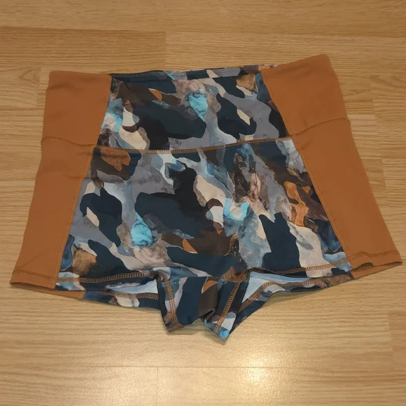 FABLETICS Swim Shorts - Picture 4 of 10